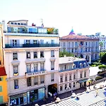 Carre D\'Or